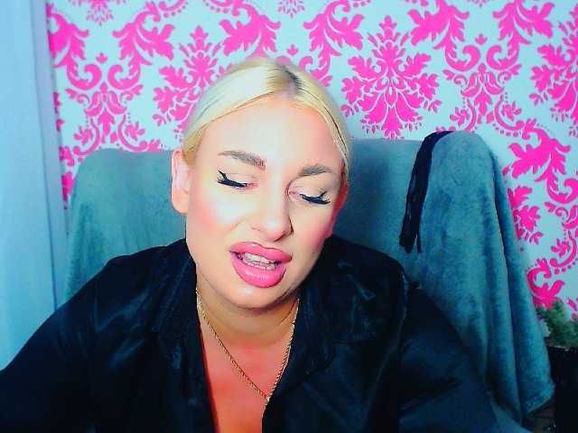 BlondAna online show from August 5, 10:52 pm