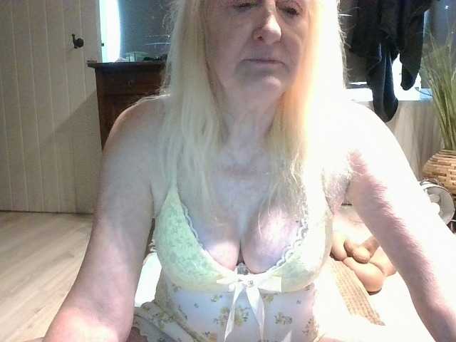 BlondMilfTascha online show from July 1, 8:04 am