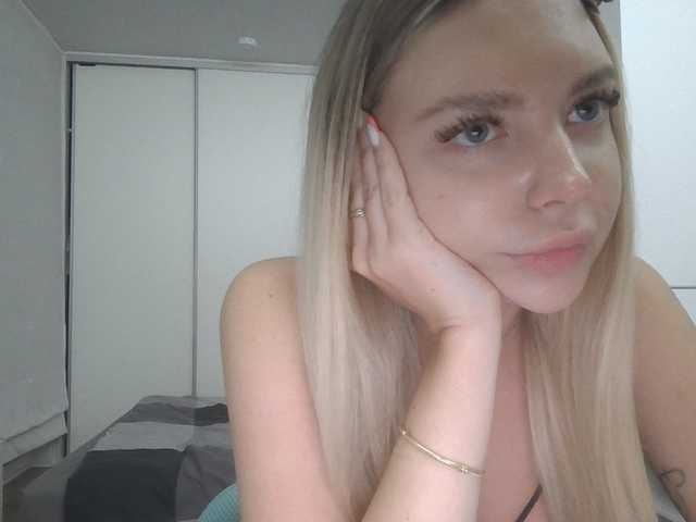 Blondie8853 online show from August 8, 10:10 pm