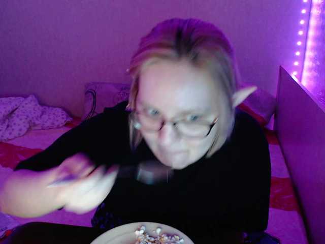 Bonnie-Petite online show from May 16, 7:03 pm