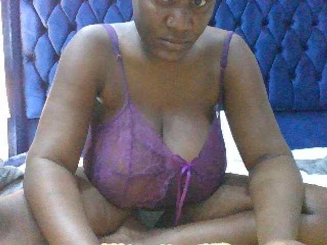 BoobieQueen online show from August 14, 10:35 pm