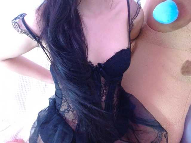 Bora2025 online show from August 10, 8:32 pm