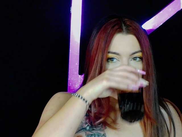 Breezellyn online show from August 14, 8:56 pm