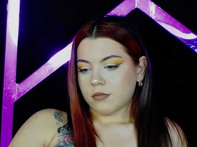 Breezellyn online show from August 15, 1:09 am
