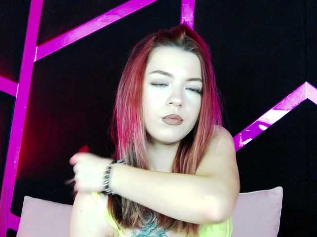 Breezellyn online show from August 22, 8:26 pm