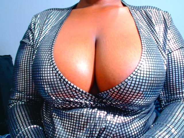 CURVEBABY online show from July 23, 8:22 pm