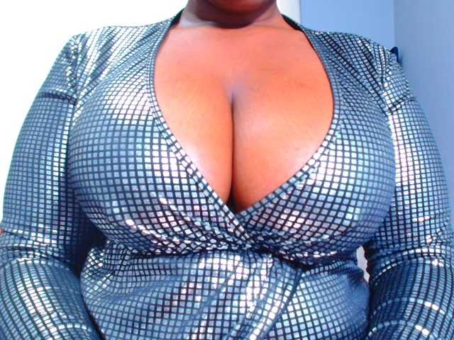 CURVEBABY online show from July 30, 2:13 pm