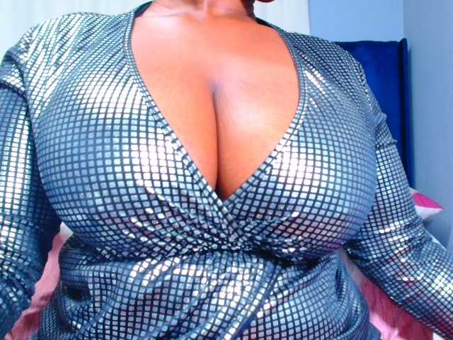 CURVEBABY online show from July 30, 9:10 pm