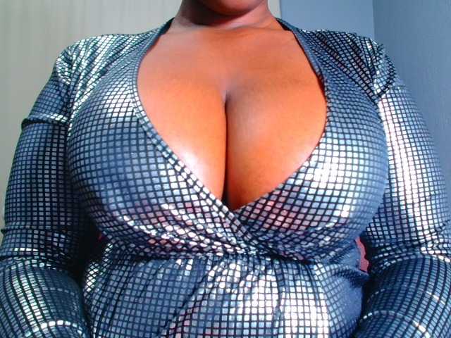 CURVEBABY online show from August 5, 4:05 pm