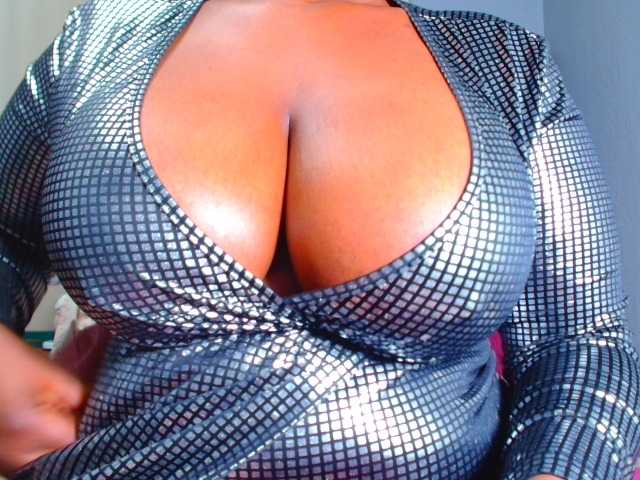 CURVEBABY online show from August 5, 7:12 pm
