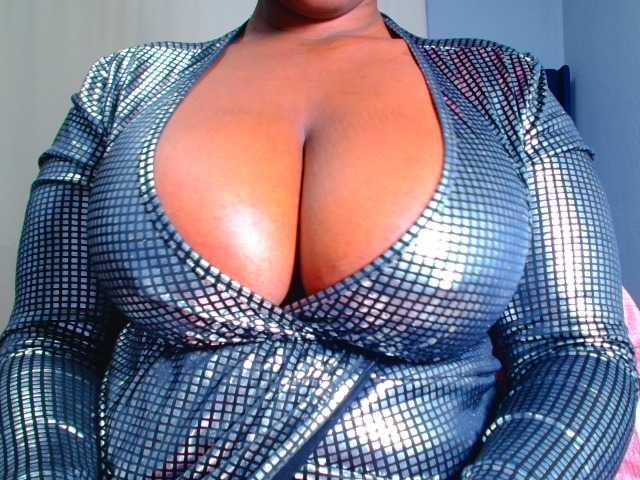CURVEBABY online show from August 9, 7:37 pm
