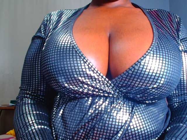 CURVEBABY online show from August 9, 9:05 pm