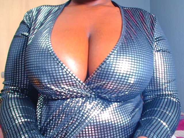 CURVEBABY online show from August 10, 1:56 pm