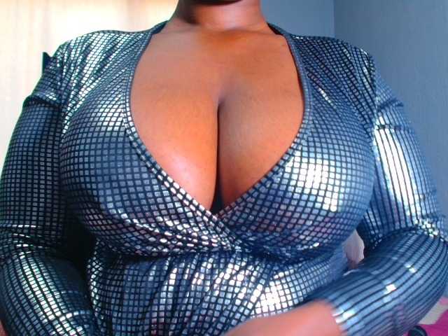 CURVEBABY online show from August 14, 5:49 pm