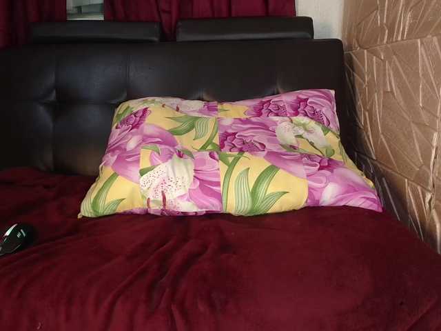 Camila-milf online show from July 27, 12:05 am