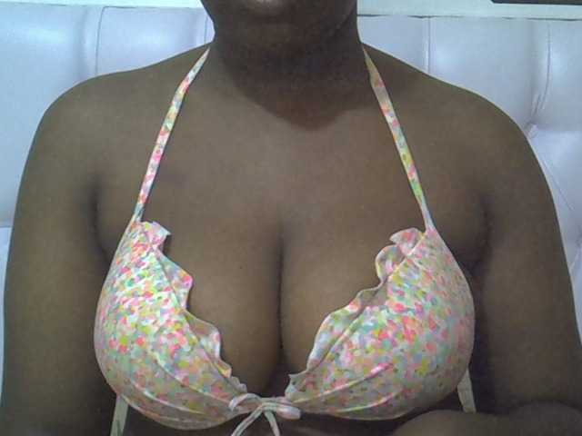 Camilapretty01 online show from June 11, 9:37 am