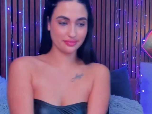 CamillaParis online show from August 15, 3:43 am