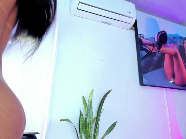 Candace-Hill1 online show from August 3, 11:56 pm