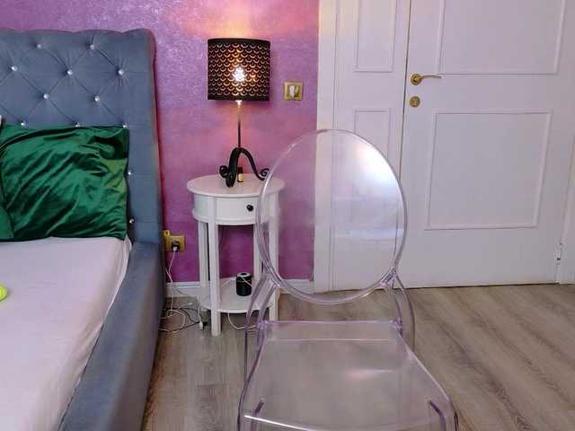 CarlaReys online show from August 14, 8:40 am