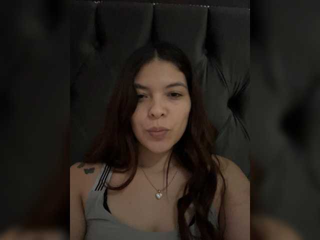 Carlybee10 online show from August 9, 1:39 am