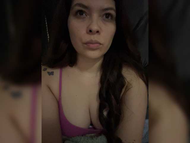 Carlybee10 online show from August 9, 6:25 am