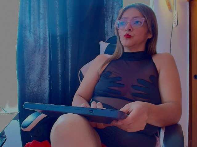 CarolMissoficial online show from August 6, 5:56 pm
