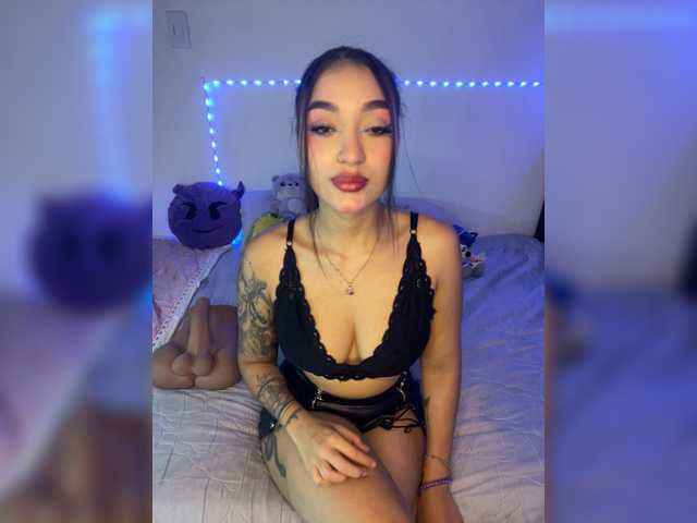 KelsiEvans online show from September 3, 9:51 pm