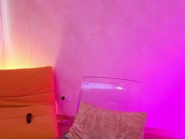Carolalen online show from August 5, 8:29 pm