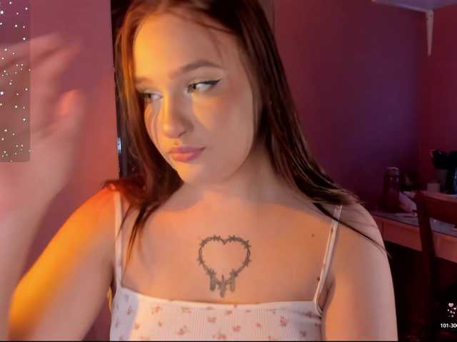 CarolineLovers online show from August 4, 7:55 pm