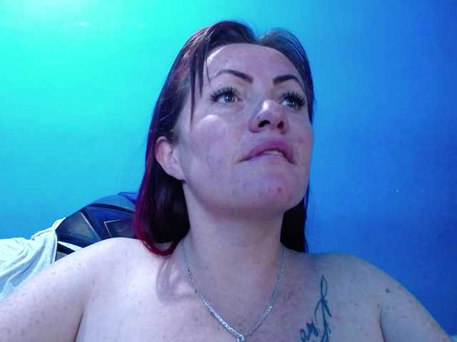 Carolinhe online show from July 30, 11:11 pm