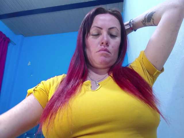 Carolinhe online show from August 4, 5:37 am