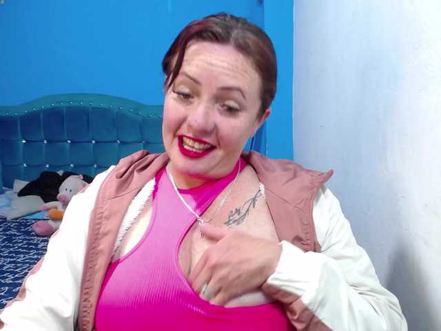 Carolinhe online show from August 7, 3:50 am