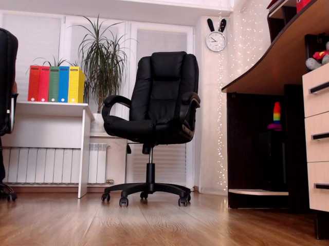 Carrie1337 online show from August 2, 5:53 pm