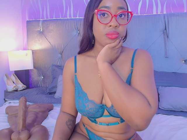 CaseyMoons online show from August 11, 3:25 pm