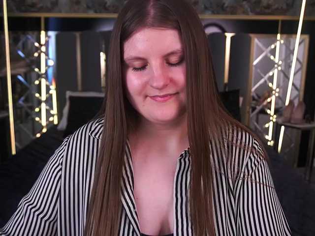 CassandraGoldd online show from August 7, 12:27 pm