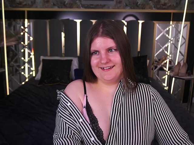 CassandraGoldd online show from August 7, 4:51 pm