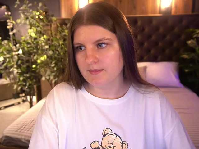 CassandraGoldd online show from August 8, 1:00 pm