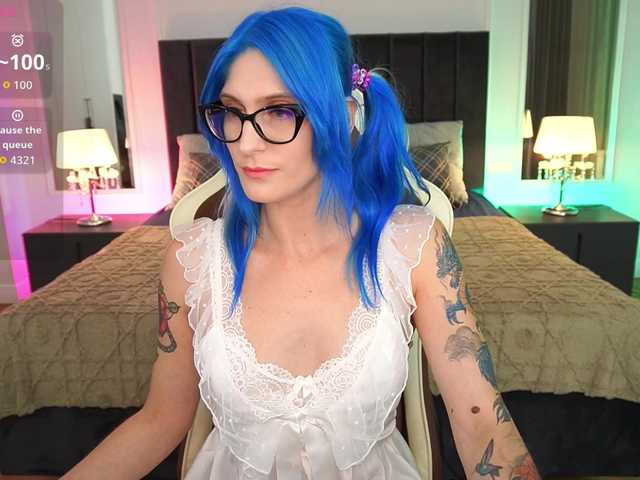 CassandraStars online show from August 8, 1:49 am