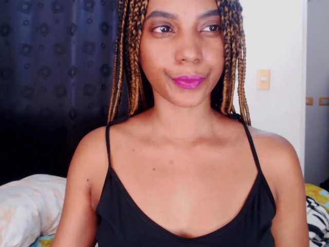 CataSantana  online show from August 5, 2:42 am