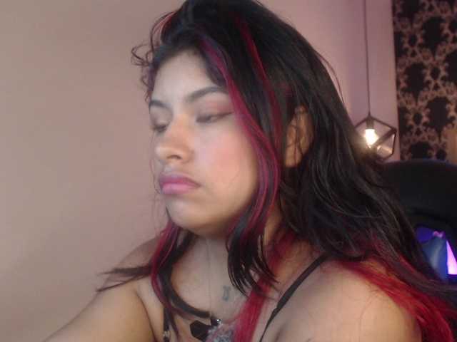 ChantalPetit online show from August 15, 1:04 pm
