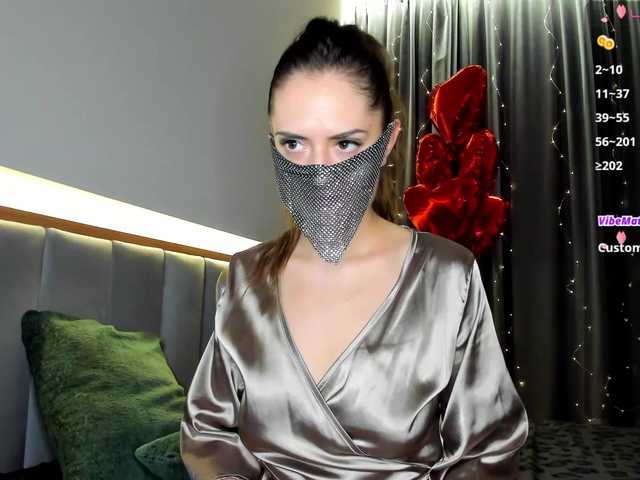 CharmAlina online show from June 13, 9:45 pm