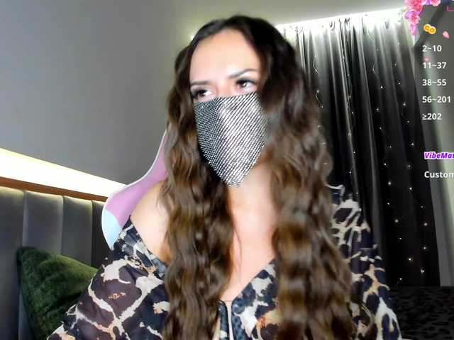 CharmAlina online show from August 6, 9:25 pm