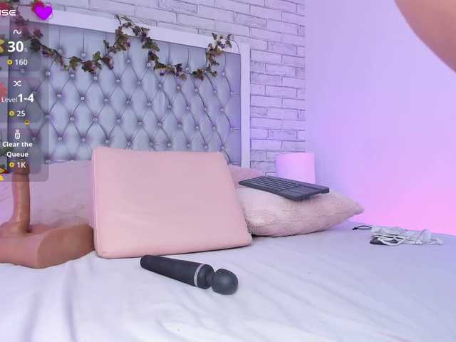 ChloeCartier online show from August 12, 1:57 pm