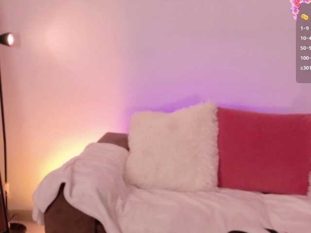 ChloeMoreti online show from July 30, 2:57 pm
