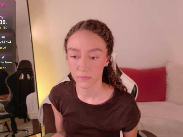 ChloeMoreti online show from July 31, 9:20 pm