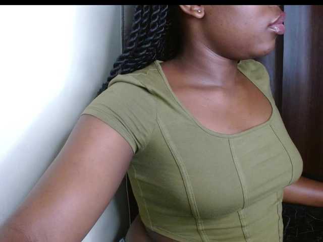 Chocolateebony1 online show from April 14, 4:09 am