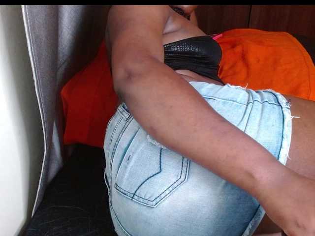 Chocolateebony1 online show from April 17, 1:56 am