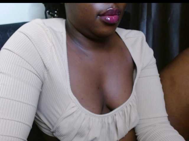 Chocolateebony1 online show from June 12, 8:16 pm