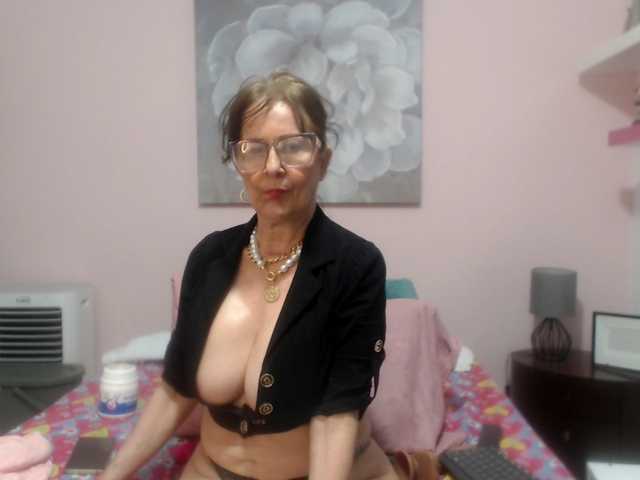 CindyCraw online show from August 9, 5:30 am