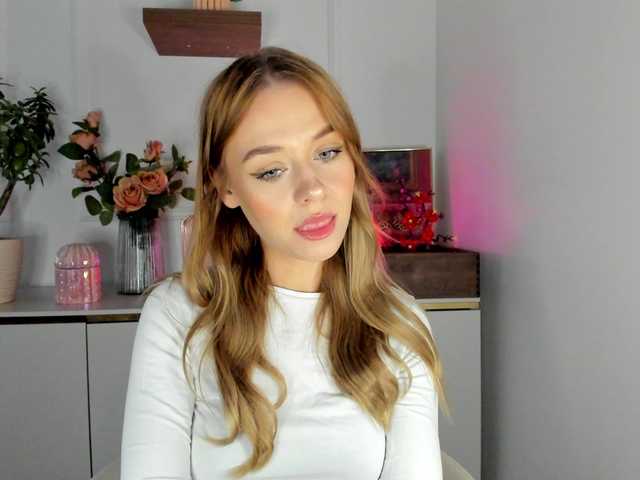 CindyGlam online show from August 18, 6:30 am